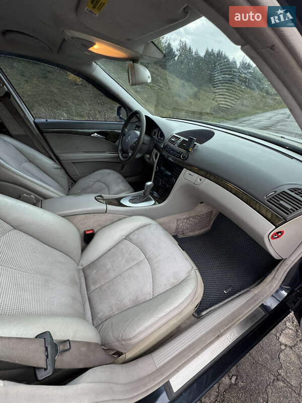 Седан Mercedes-Benz E-Class 2004 в Рівному