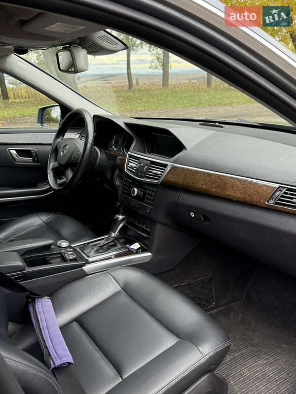 Седан Mercedes-Benz E-Class 2011 в Заставной