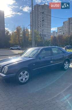 Седан Mercedes-Benz E-Class 1995 в 