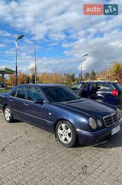 Седан Mercedes-Benz E-Class 1995 в 