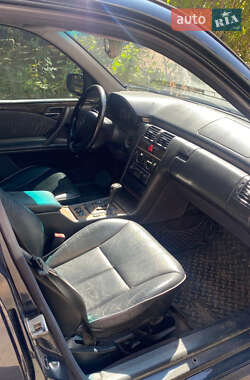 Седан Mercedes-Benz E-Class 2000 в 