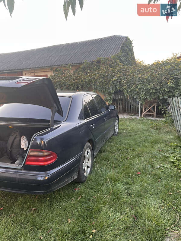 Седан Mercedes-Benz E-Class 2000 в Ивано-Франковске