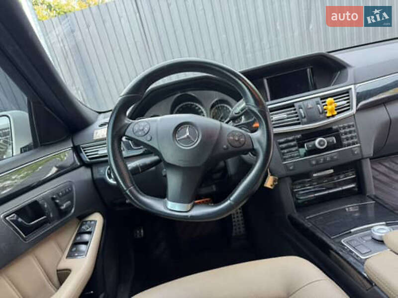 Седан Mercedes-Benz E-Class 2011 в Днепре