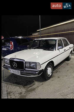Седан Mercedes-Benz E-Class 1982 в Львові