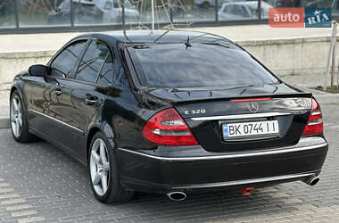Седан Mercedes-Benz E-Class 2002 в 