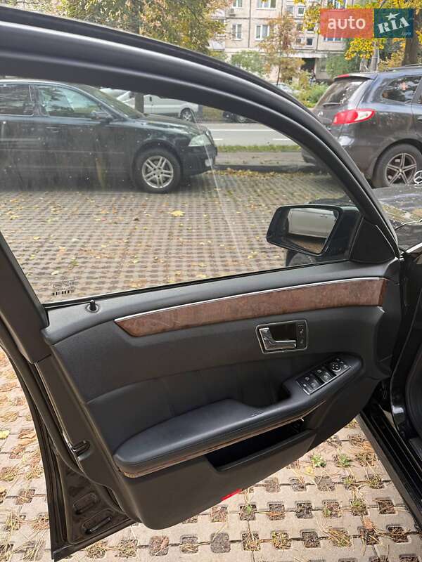 Седан Mercedes-Benz E-Class 2011 в Киеве