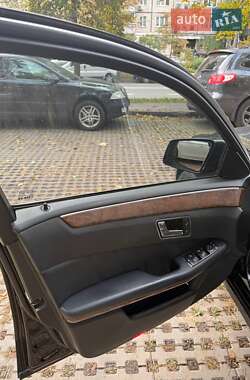 Седан Mercedes-Benz E-Class 2011 в  фото 9 Седан Mercedes-Benz E-Class 2011 в
