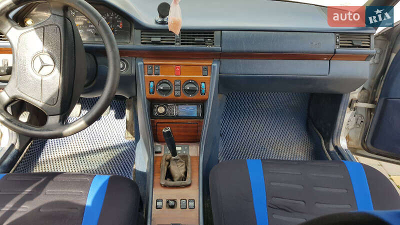 Седан Mercedes-Benz E-Class 1995 в Ананьеве фото 3 Седан Mercedes-Benz E-Class 1995 в Ананьеве