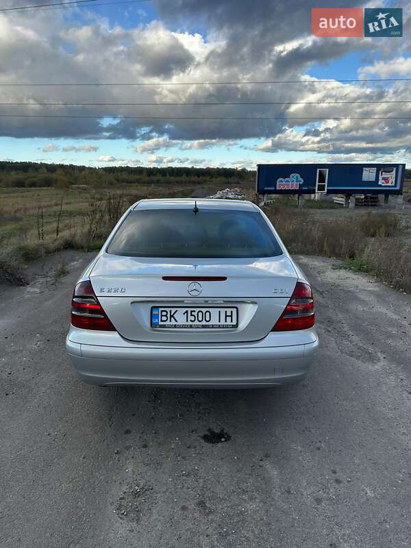 Седан Mercedes-Benz E-Class 2004 в Ровно