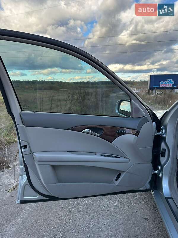 Седан Mercedes-Benz E-Class 2004 в Ровно