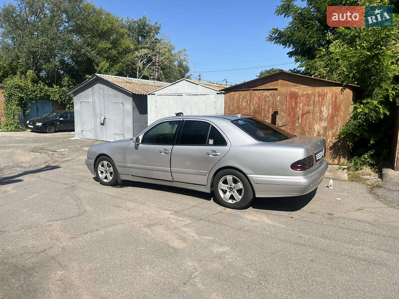 Седан Mercedes-Benz E-Class 2000 в Вінниці