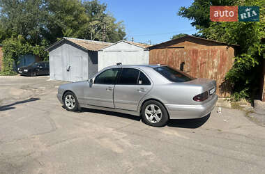 Седан Mercedes-Benz E-Class 2000 в  фото 4 Седан Mercedes-Benz E-Class 2000 в