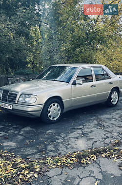 Седан Mercedes-Benz E-Class 1994 в 