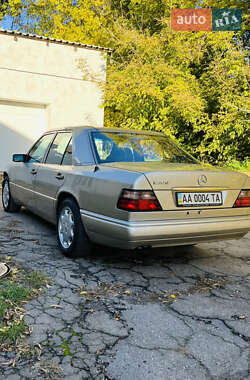 Седан Mercedes-Benz E-Class 1994 в 