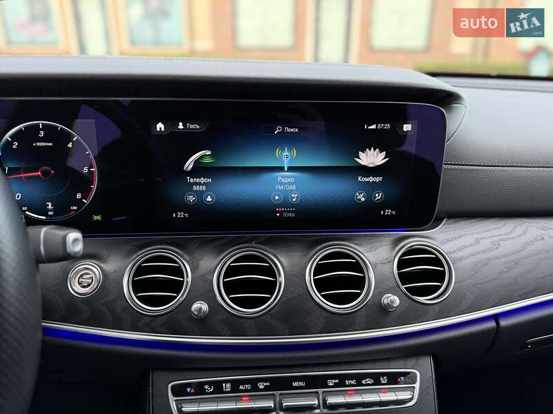 Седан Mercedes-Benz E-Class 2021 в Киеве