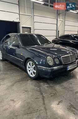 Седан Mercedes-Benz E-Class 1998 в Києві