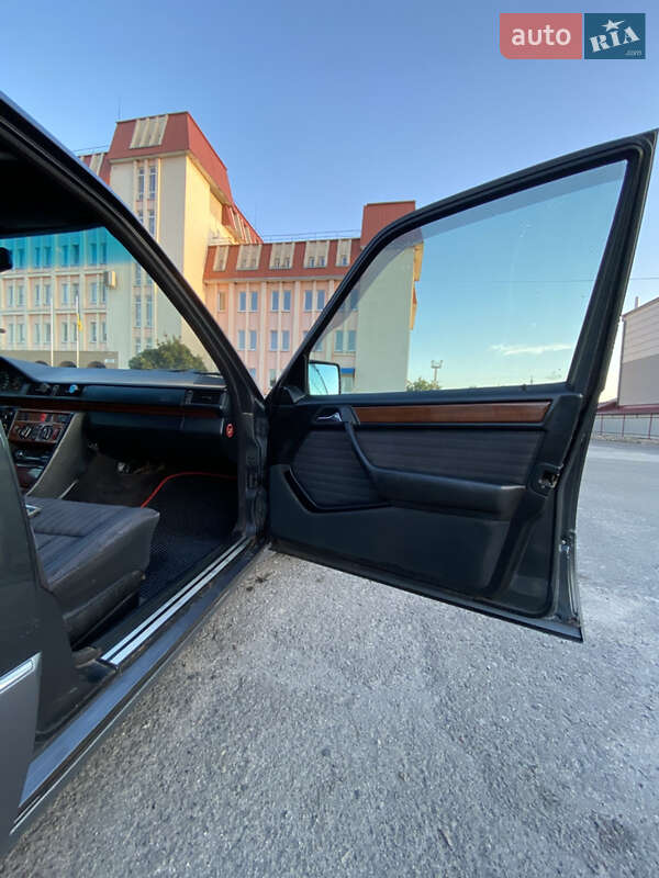 Седан Mercedes-Benz E-Class 1992 в Тернополі