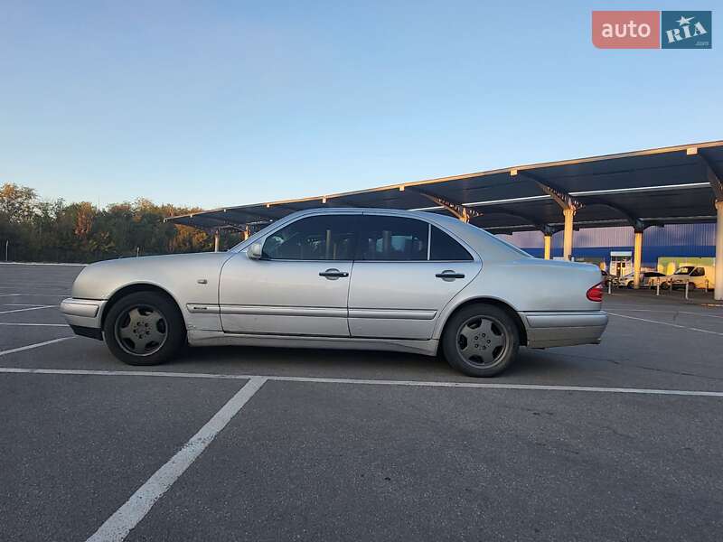 Седан Mercedes-Benz E-Class 1998 в Запорожье