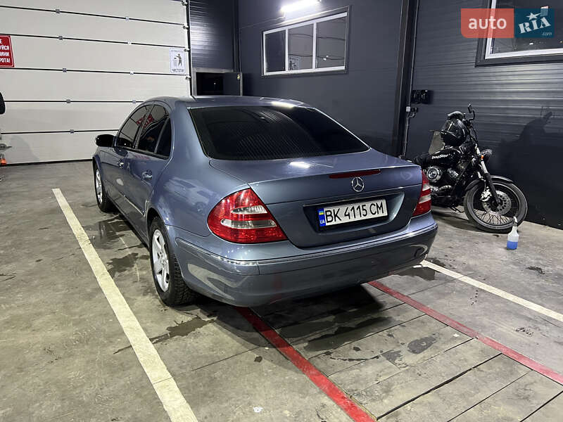 Седан Mercedes-Benz E-Class 2003 в Березному