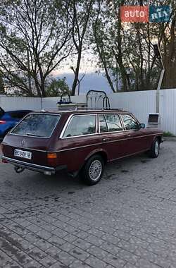 Універсал Mercedes-Benz E-Class 1984 в 