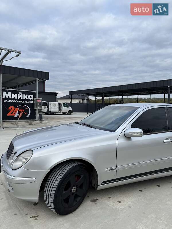 Седан Mercedes-Benz E-Class 2002 в Ужгороді