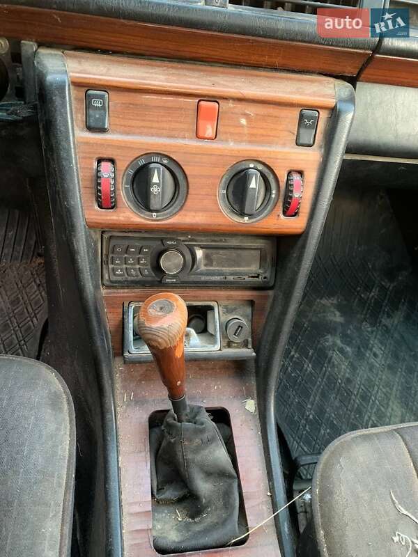 Седан Mercedes-Benz E-Class 1988 в Галиче фото 12 Седан Mercedes-Benz E-Class 1988 в Галиче
