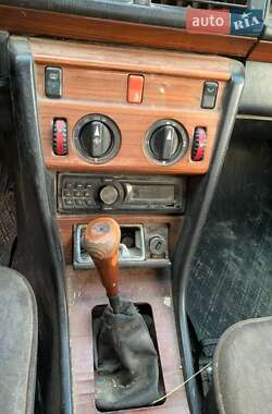 Седан Mercedes-Benz E-Class 1988 в 