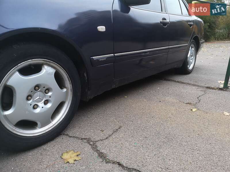 Седан Mercedes-Benz E-Class 1997 в Києві