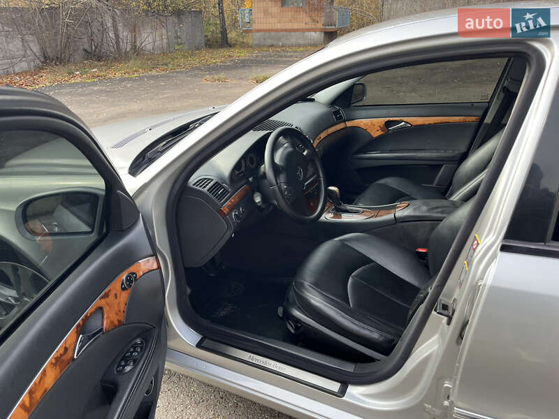 Седан Mercedes-Benz E-Class 2004 в Коростене