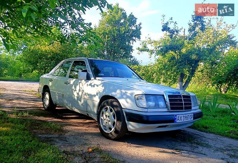 Седан Mercedes-Benz E-Class 1990 в Валках