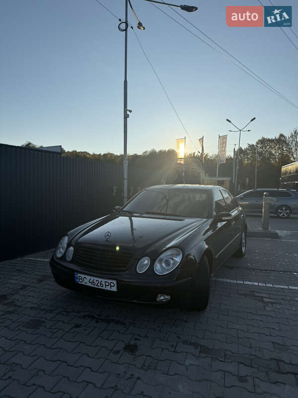 Седан Mercedes-Benz E-Class 2004 в Жовкве