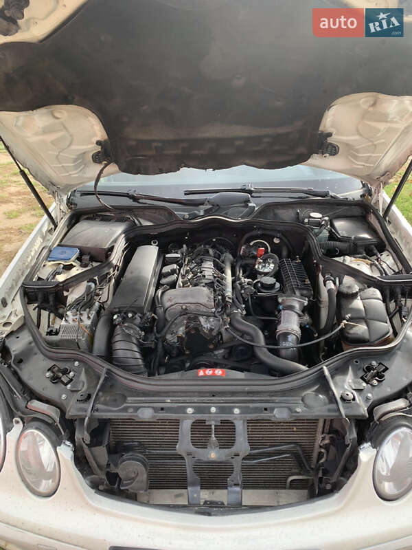 Седан Mercedes-Benz E-Class 2004 в Чернігові