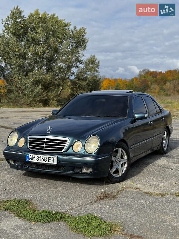 Седан Mercedes-Benz E-Class 2000 в Казатине