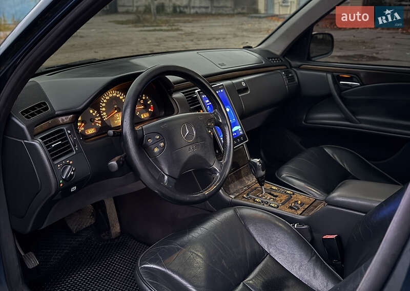 Седан Mercedes-Benz E-Class 2000 в Казатине