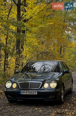 Седан Mercedes-Benz E-Class 2000 в 