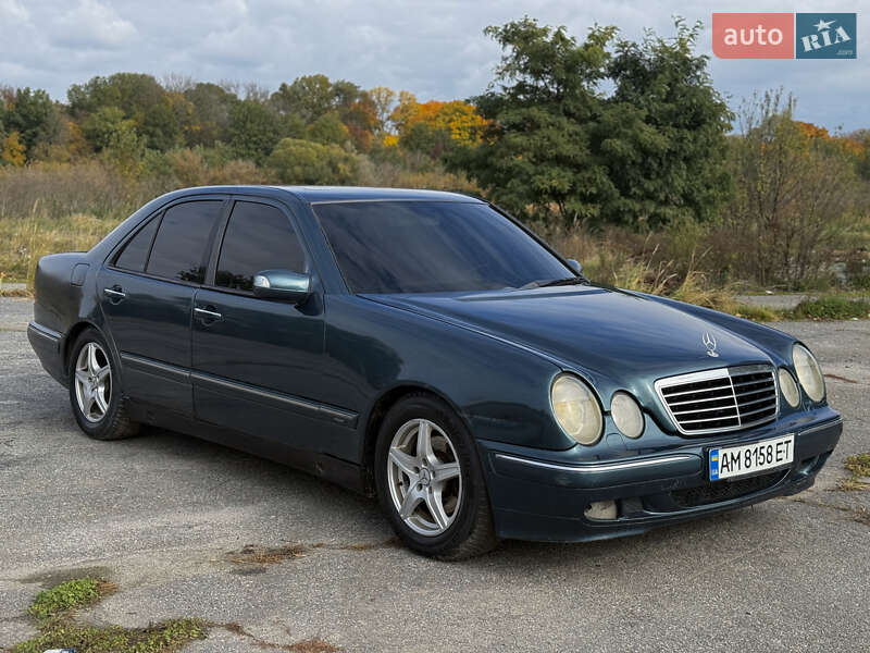 Седан Mercedes-Benz E-Class 2000 в Казатине