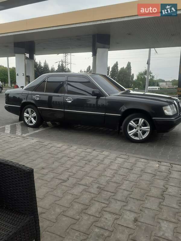 Mercedes-Benz E-Class 1991