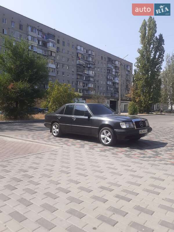 Седан Mercedes-Benz E-Class 1991 в Днепре
