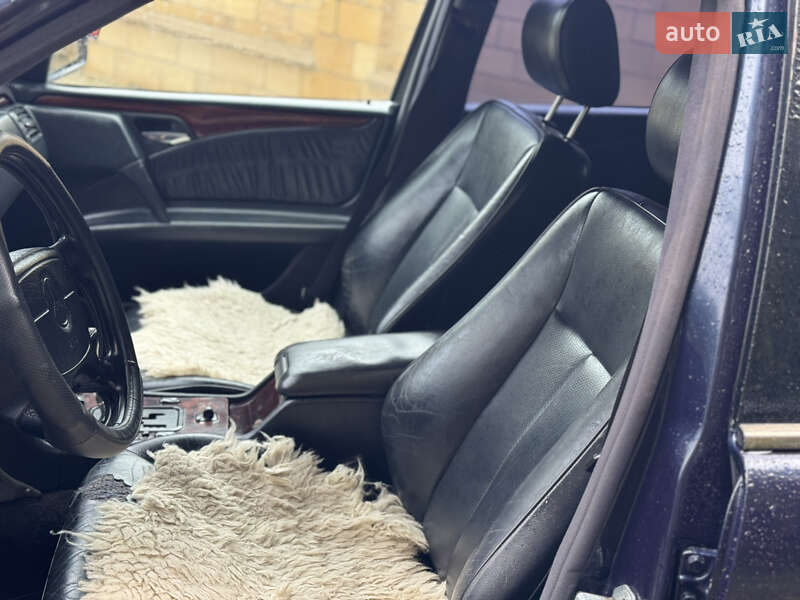 Седан Mercedes-Benz E-Class 1998 в Чернівцях