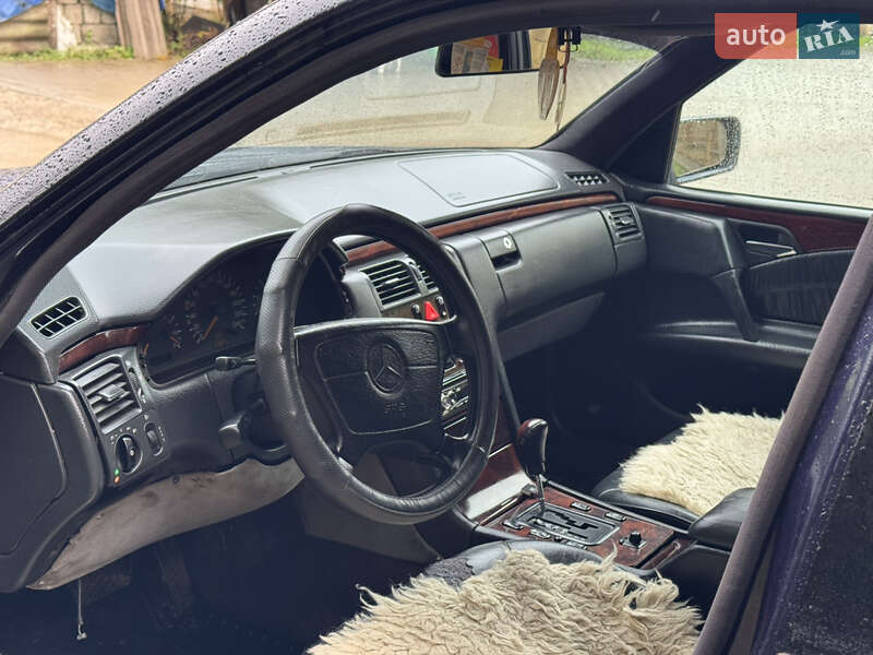 Седан Mercedes-Benz E-Class 1998 в Чернівцях