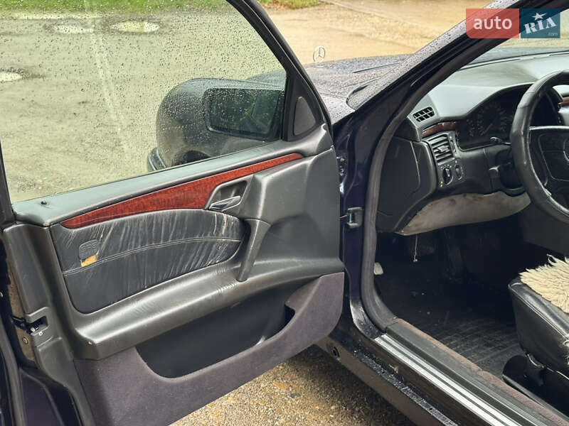 Седан Mercedes-Benz E-Class 1998 в Чернівцях