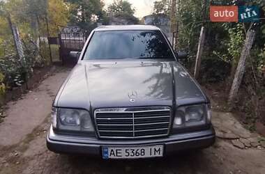 Седан Mercedes-Benz E-Class 1992 в 