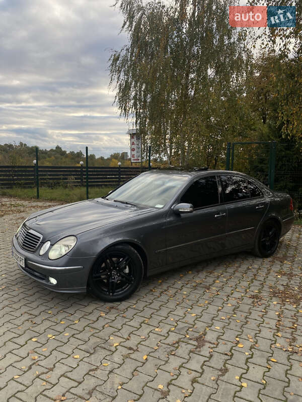 Седан Mercedes-Benz E-Class 2004 в Стрые