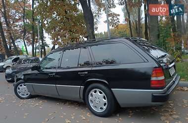 Універсал Mercedes-Benz E-Class 1994 в  фото 4 Універсал Mercedes-Benz E-Class 1994 в