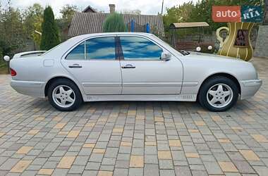 Седан Mercedes-Benz E-Class 1995 в 