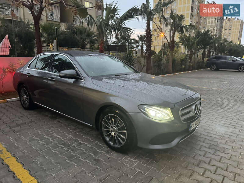 Седан Mercedes-Benz E-Class 2016 в Києві