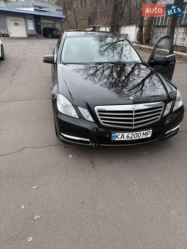 Седан Mercedes-Benz E-Class 2012 в Києві