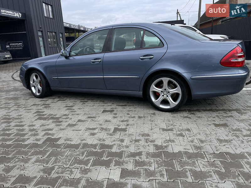 Седан Mercedes-Benz E-Class 2005 в Луцке