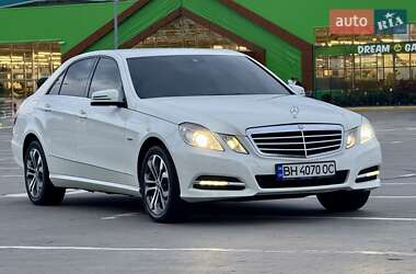 Седан Mercedes-Benz E-Class 2011 в 