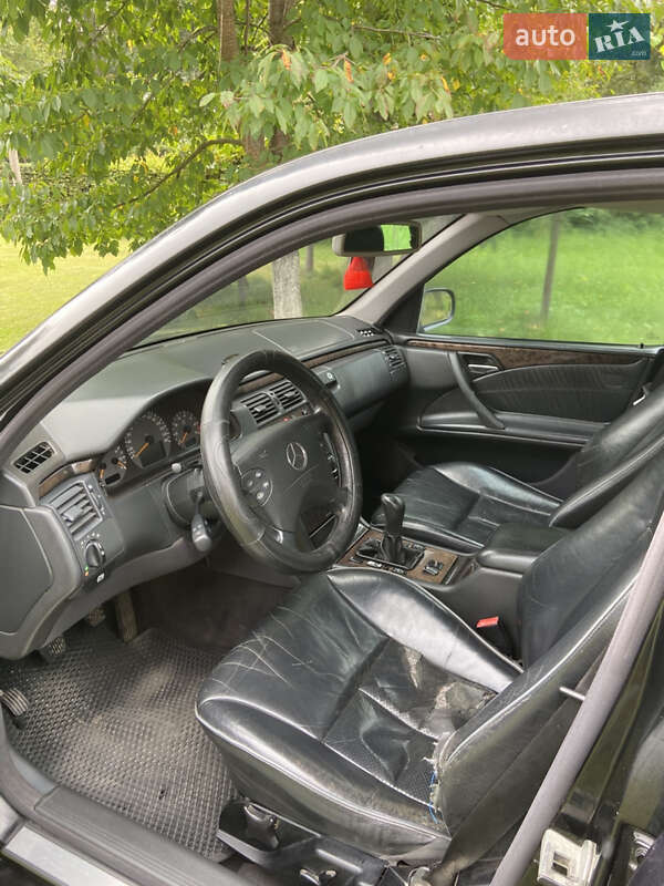 Седан Mercedes-Benz E-Class 2000 в Ивано-Франковске